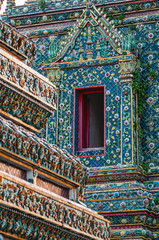 Obraz premium Detail of tiles pattern in Phra Chedi Rai outside the Phra Rabiang in Wat Pho, Bangkok, Thailand