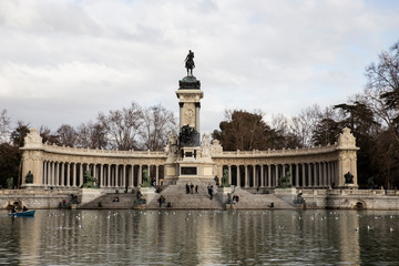 Fototapeta na wymiar the famous Retiro Park in Madrid