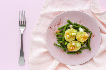 Healthy green beans with potatoes, paprika and onions