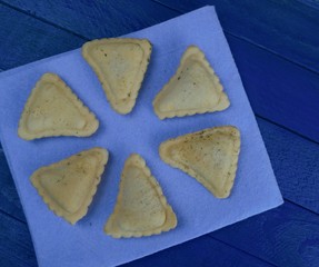  fresh tasty cookies lie on a blue background