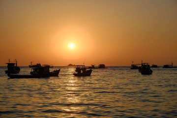 Fototapeta na wymiar the wonderful sunset on phu quoc island