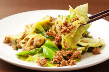 キャベツの肉味噌炒め