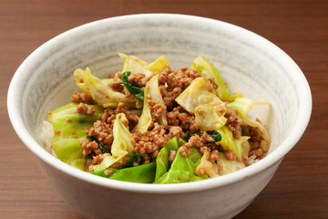 肉味噌キャベツ丼