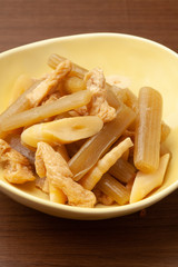 フキの煮物