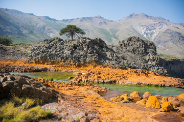 Colorido paisaje de Caviahue