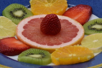 fruits frais et gâteau