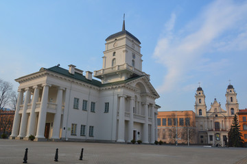 Fototapeta premium MINSK, BELARUS - 29/03/2020: Historical center Famous Landmark - Old Minsk City Hall on Freedom Square Hall on the High Market, built in 1600