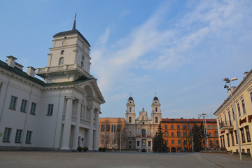 Fototapeta premium MINSK, BELARUS - 29/03/2020: Historical center Famous Landmark - Old Minsk City Hall on Freedom Square Hall on the High Market, built in 1600