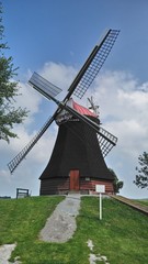 Obraz premium Mühle auf Anhöhe