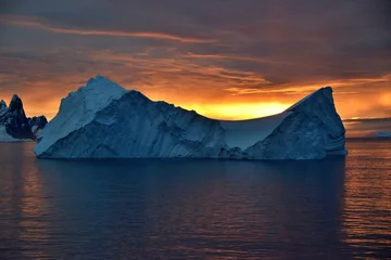 Fotobehang Sunset in Antarctica - Booth Island  © OanaG