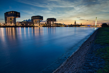 Skyline K&ouml;ln und Kranh&auml;user	