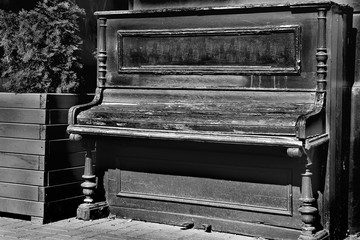 Fototapeta na wymiar Old piano on the street. Black and white photo