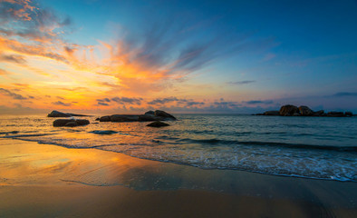 Obraz premium Beach with sunrise background