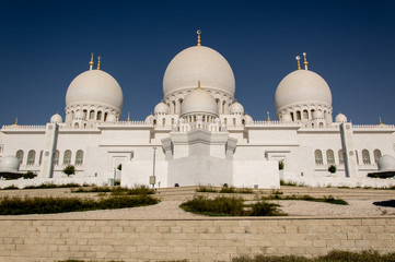 Fototapeta na wymiar Shaikh Zayed Mosque (UAE) frontview