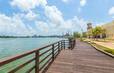 Obraz premium Wooden walkway