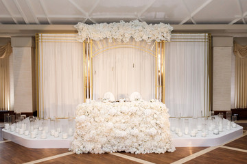 Magnificent table setting for celebrating weddings and other banquets. Wedding decor