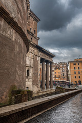 Burzowe chmury nad placem przy Panteonie © Kamil_k2p