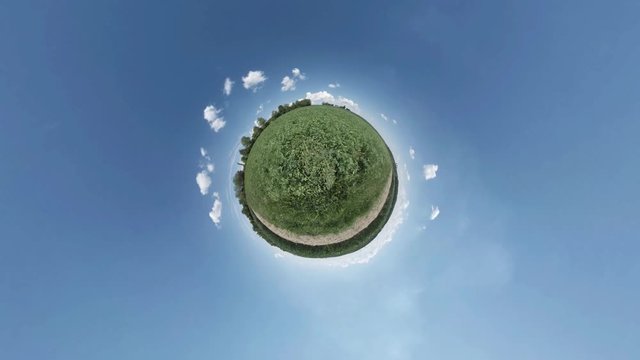 Little Planet - Wiese - Sommer - Wolken
