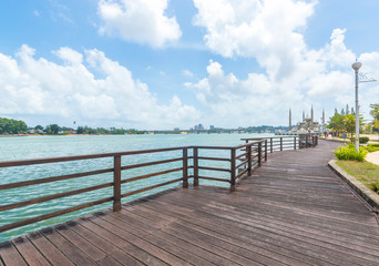 Obraz premium Wooden walkway