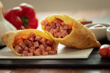 Pastel frito da culinária Brasileira com recheio de calabresa e queijo