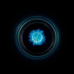 Blaue Schokolinse löst sich im Wasserglas, optisch ähnlich einem Planeten im All.