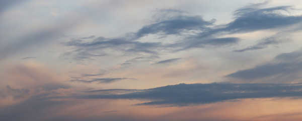 Obraz premium Defocus. Dramatic spring sky sunset. Sunset in the sky as a background.