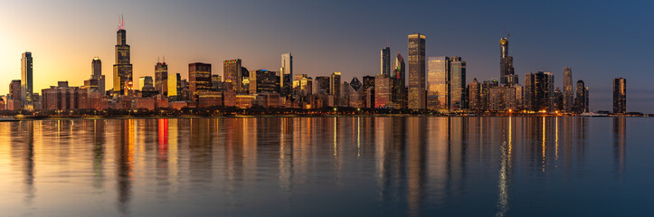 Fototapeta na wymiar Chicago Skyline Cityscape at night with lake in front and blue sky with cloud, Chicago, United state.
