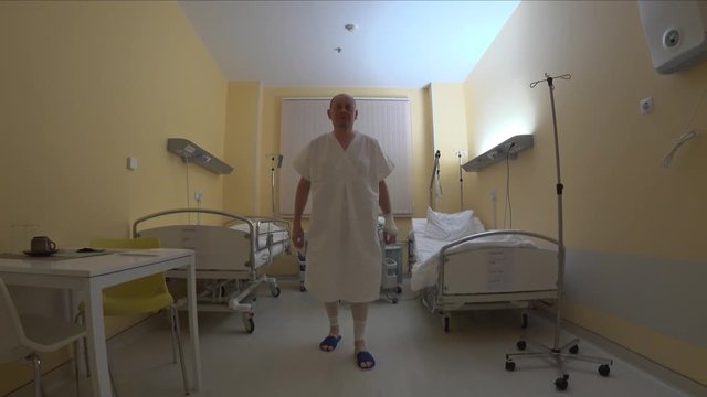 Patient walks in circles around the ward can not sleep. Amid the crumpled bed in the hospital ward dressed in a white shroud he wanders around in circles as he carried in the night.