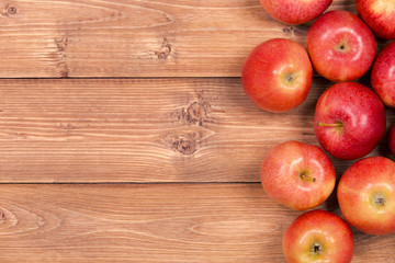 many red apples on a wooden table