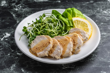 蒸し鶏の胡麻だれ