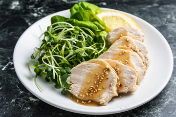 蒸し鶏の胡麻だれ