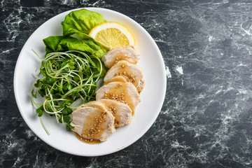 蒸し鶏の胡麻だれ