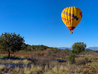 Naklejka premium Hot Air Balloon in Sedona