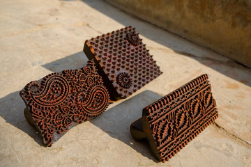 ブロックプリントで有名なインドのバルメル（barmer）にあるファクトリー。 手彫りの木版を使って布にインクを押し付けていくインドの伝統工芸