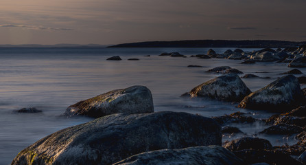 Skaliste wybrzeże w Parku narodowym Ytre Hvaler w Norwegii © Dreamnordno