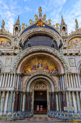 Obraz premium Saint Mark's Basilica facade with main portal mosaic of Christ and Last Judgment and a winged lion in Venice, Italy