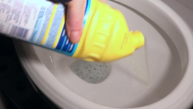 Cleaning a toilet with bleach 4K