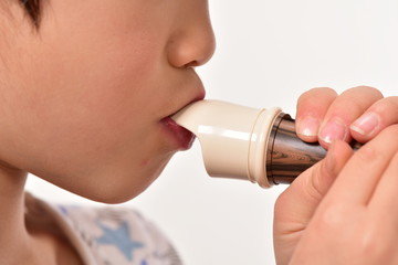 笛を吹く口元 © yujismilebituke