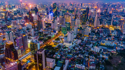 Fototapeta na wymiar Cityscape view Twilight Sunset Through Town of Bangkok city It is a modern capital. Thailand