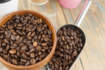Disposable take-out mockup paper cups with coffee beans for morning espresso and brown bowl on wooden background