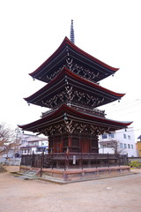 Obraz premium well preserved traditional temple in old town area of Hida-Takayama, Gifu, Takayama, Japan