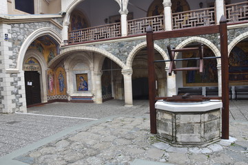 Fototapeta na wymiar Klasztor Kykkos w górach Troodos Cypr