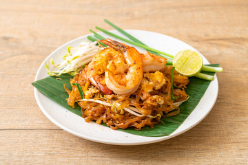Pad Thai - stir-fried rice noodles © topntp