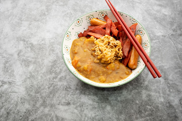 Curry Noodles with Ham and Sausage