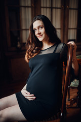 Obraz na płótnie Canvas pregnant young girl expecting a baby