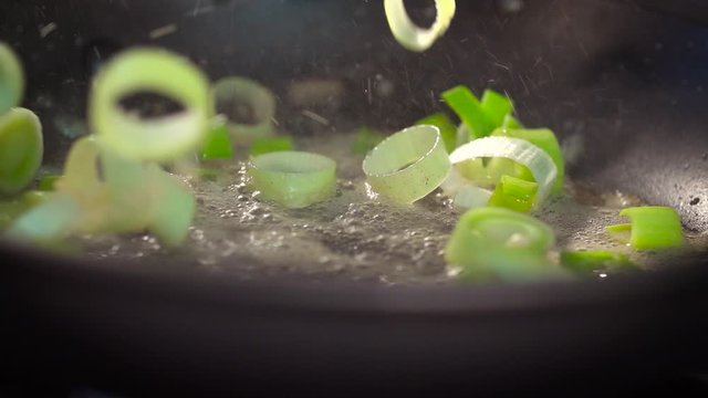 rondelles de poireaux dans la poele