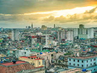 Naklejka premium aerial view of sunset in the city of Havana, Cuba