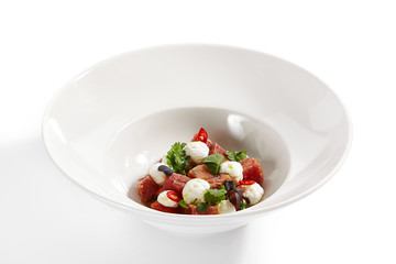 Tuna with stracciatella cheese and spicy sauce