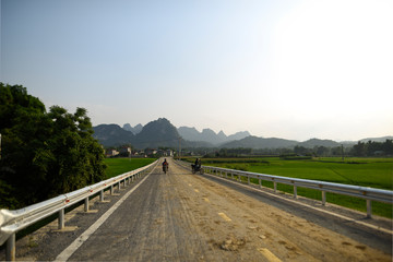 Fototapeta na wymiar road trip moto au vietnam