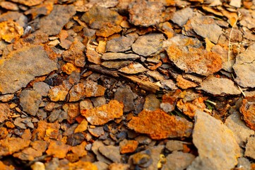 камень бурый